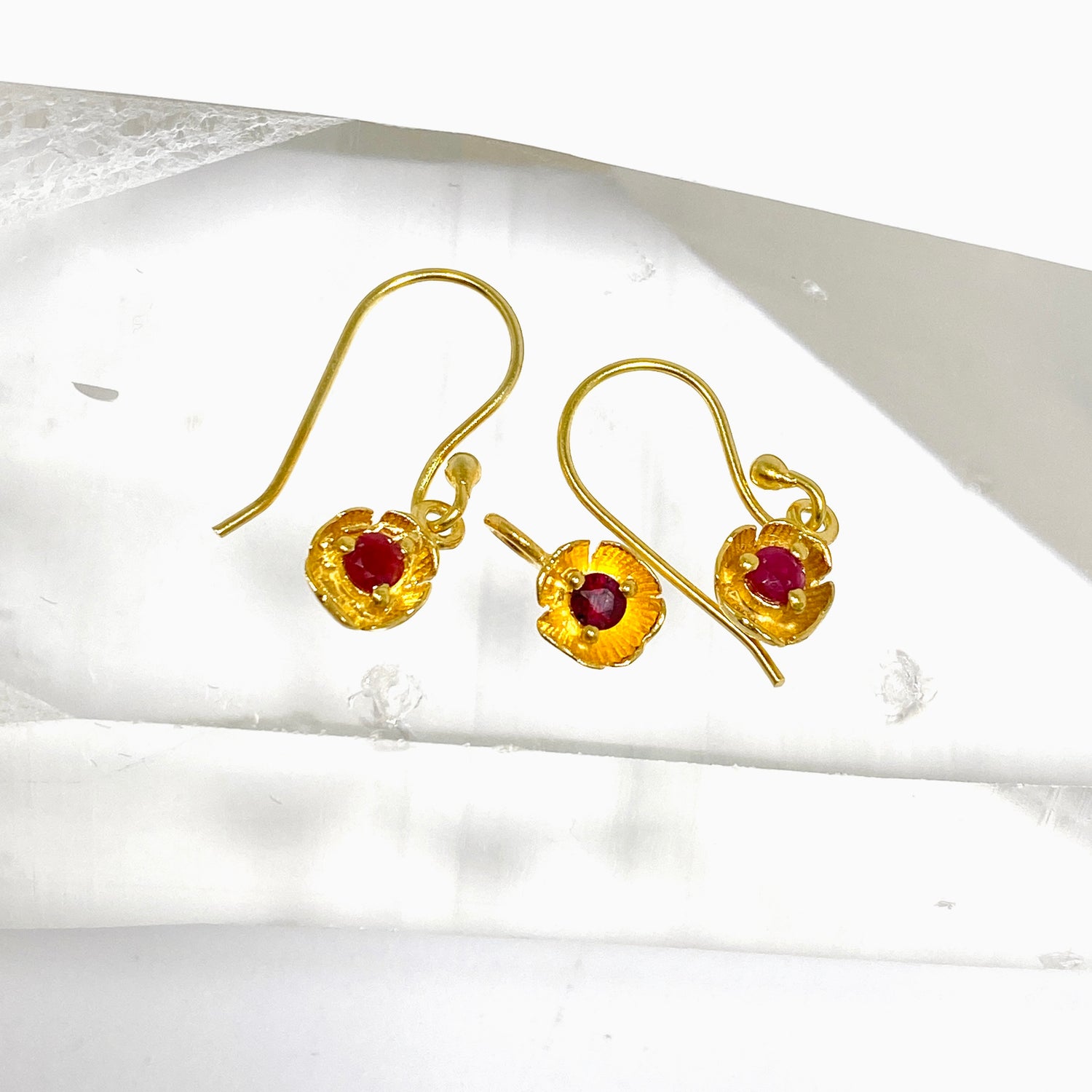 Gemstone Round Faceted 1 micron Gold Plated Flower Earrings PEGJ376