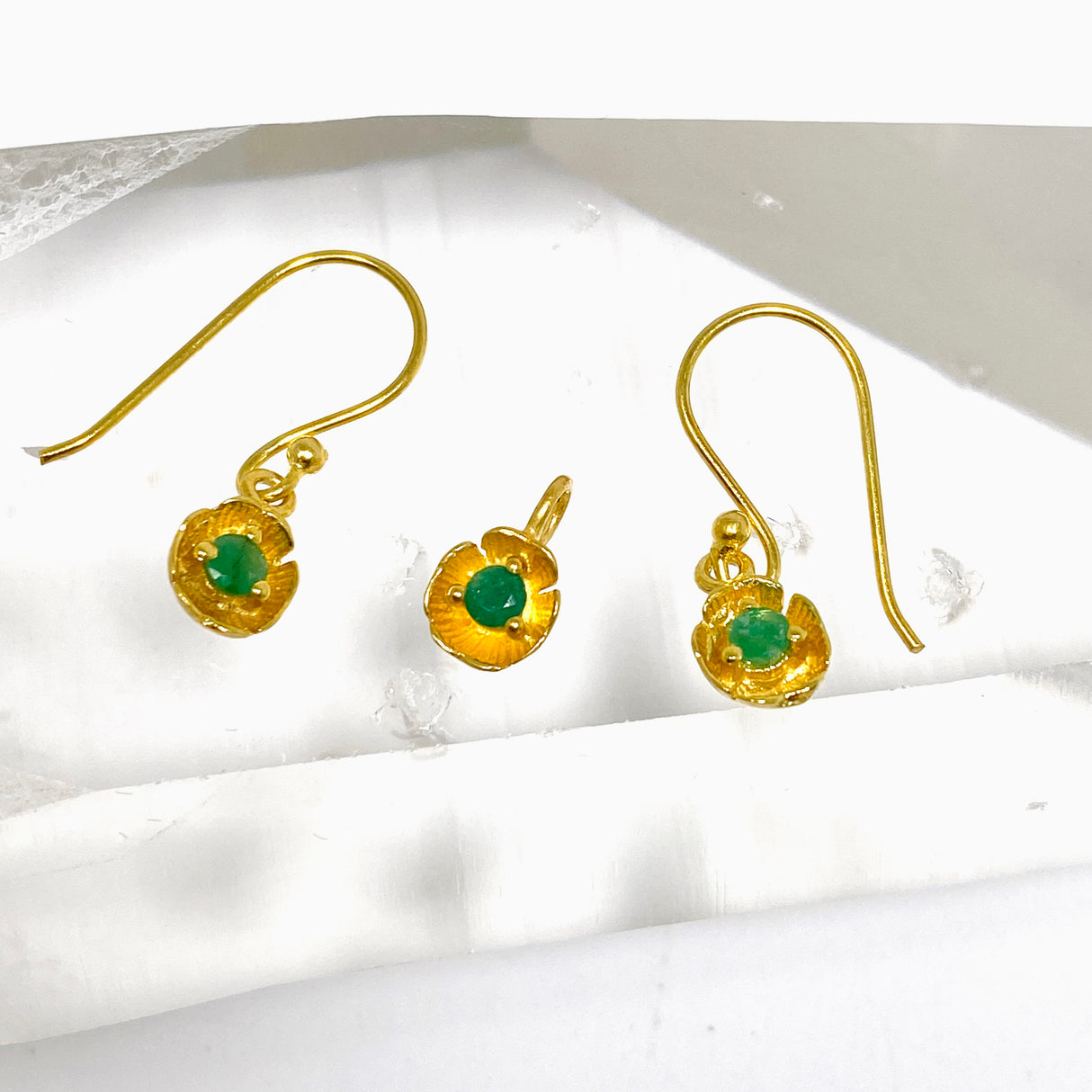 Gemstone Round Faceted 1 micron Gold Plated Flower Earrings PEGJ376