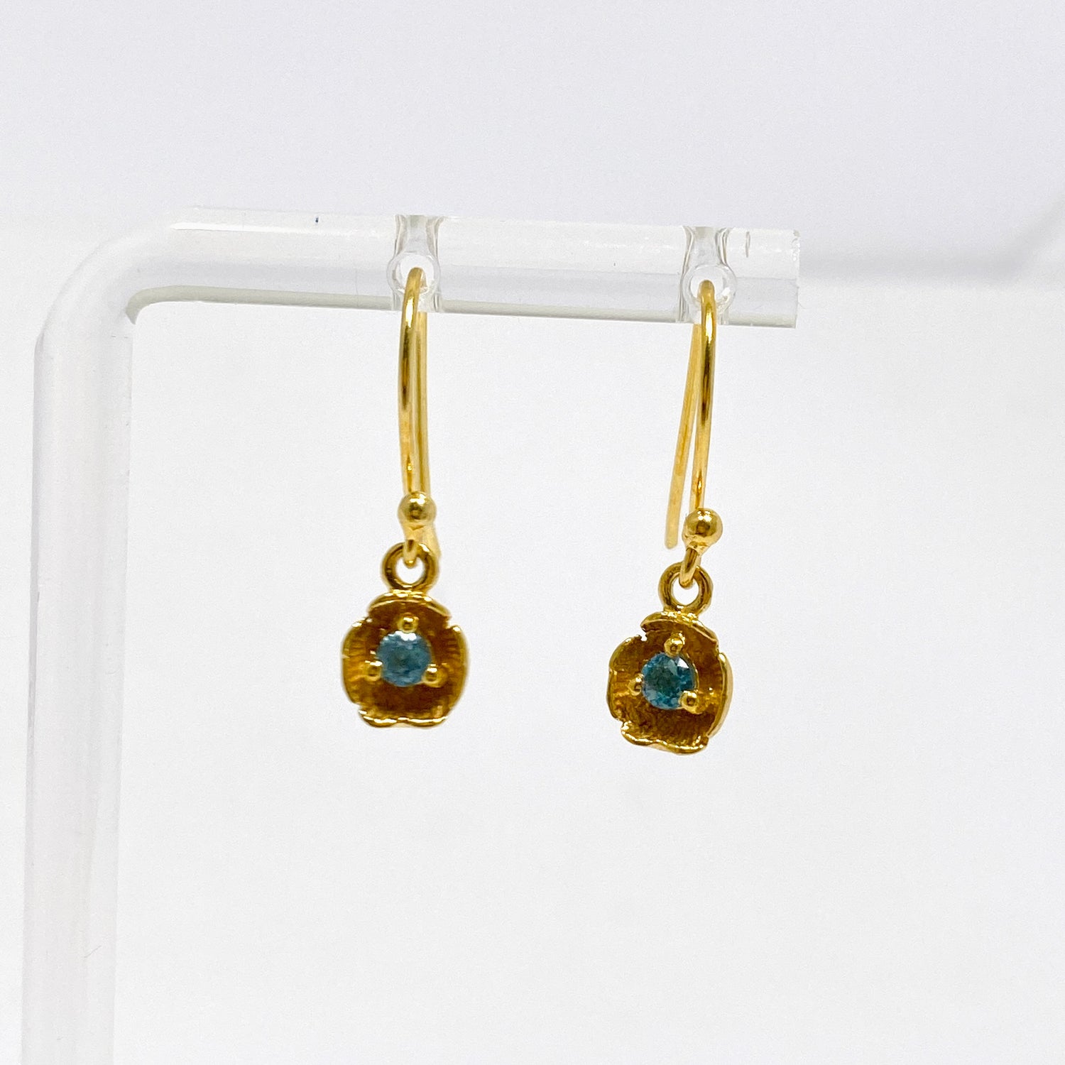 Gemstone Round Faceted 1 micron Gold Plated Flower Earrings PEGJ376