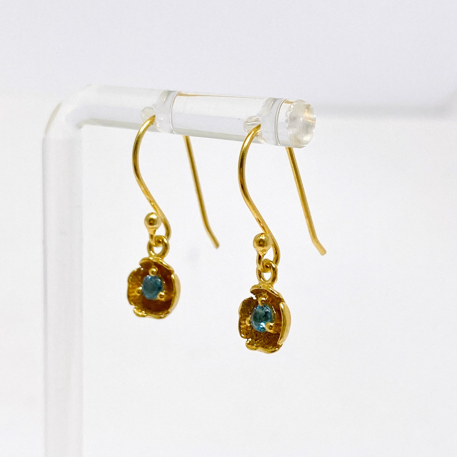 Gemstone Round Faceted 1 micron Gold Plated Flower Earrings PEGJ376