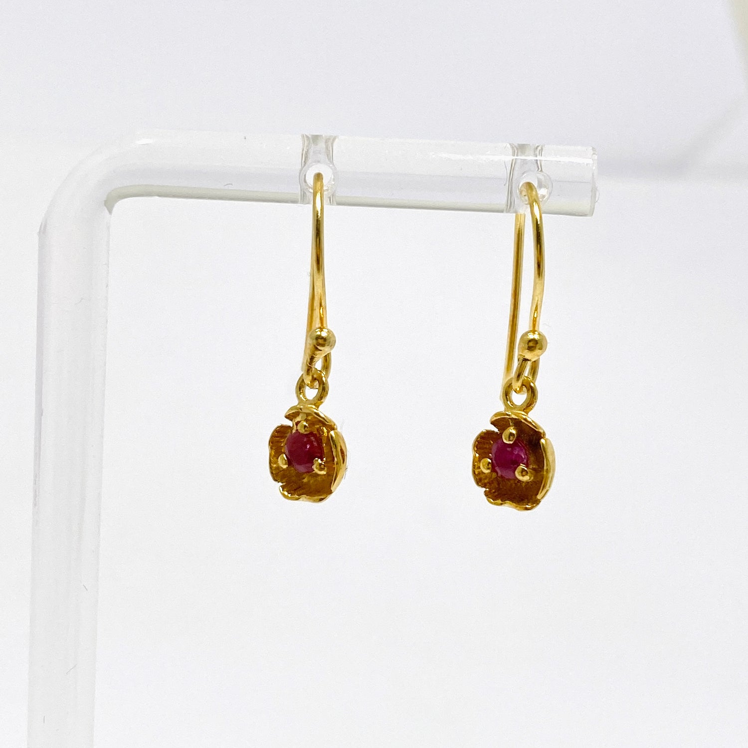 Gemstone Round Faceted 1 micron Gold Plated Flower Earrings PEGJ376