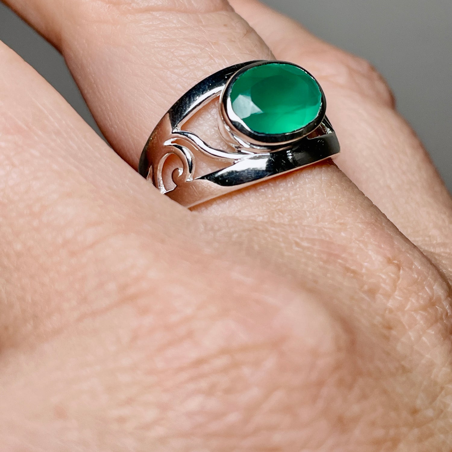 Green Chalcedony Oval Faceted Boho Decorative Ring R3820