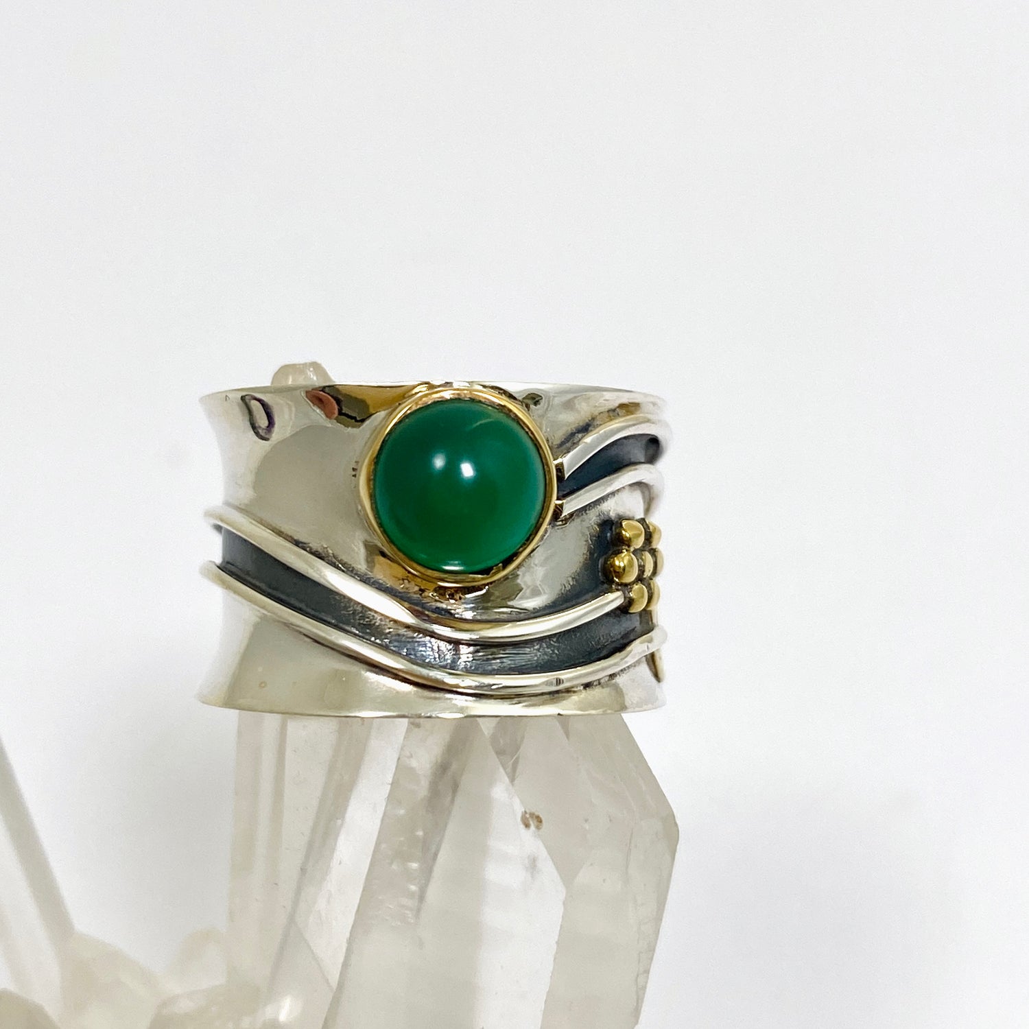 Green Chalcedony Round Cabochon Ring in a Decorative Setting R4198