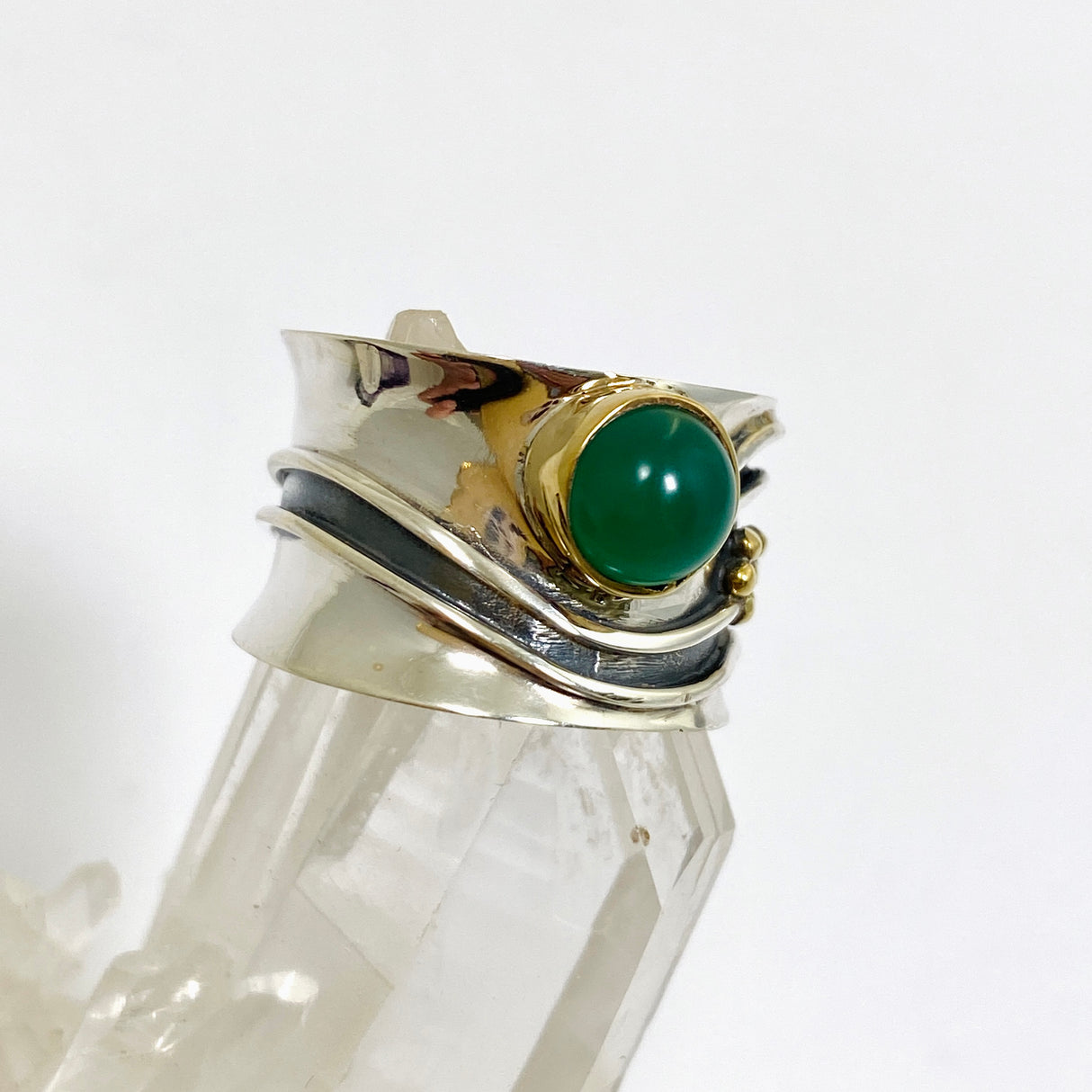 Green Chalcedony Round Cabochon Ring in a Decorative Setting R4198