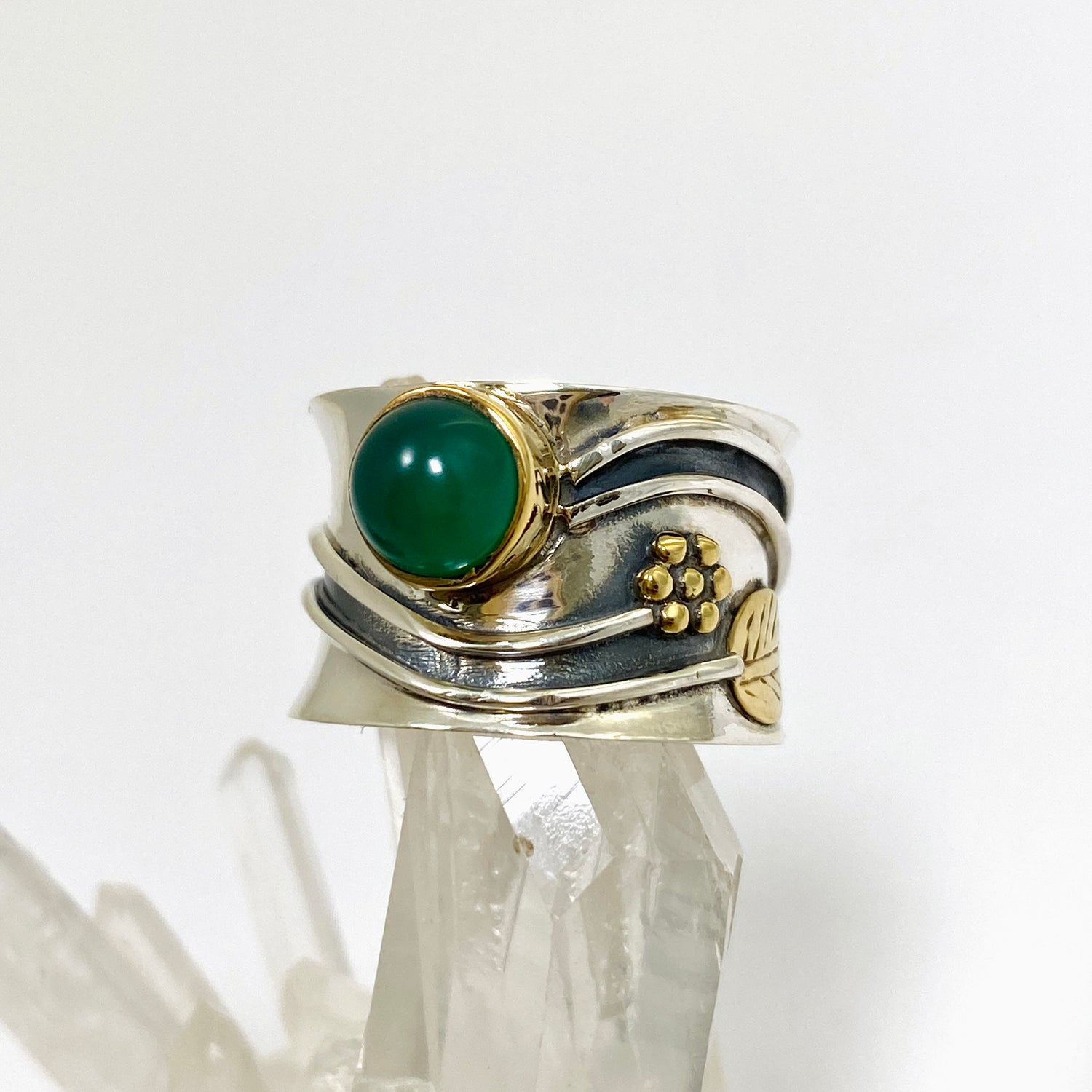 Green Chalcedony Round Cabochon Ring in a Decorative Setting R4198