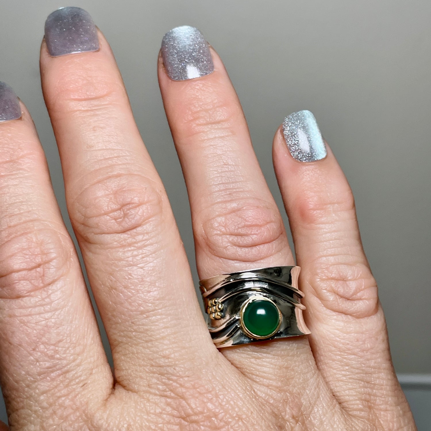 Green Chalcedony Round Cabochon Ring in a Decorative Setting R4198
