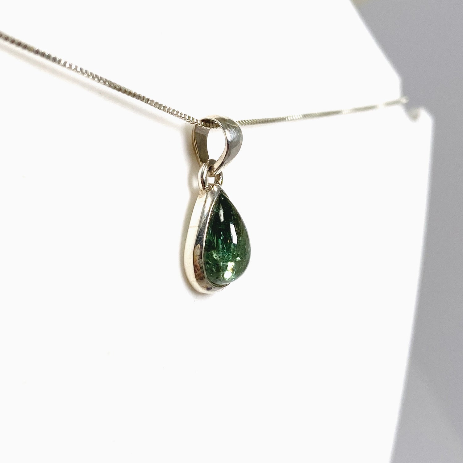Green Tourmaline Teardrop Cabochon Pendant PPGJ1178