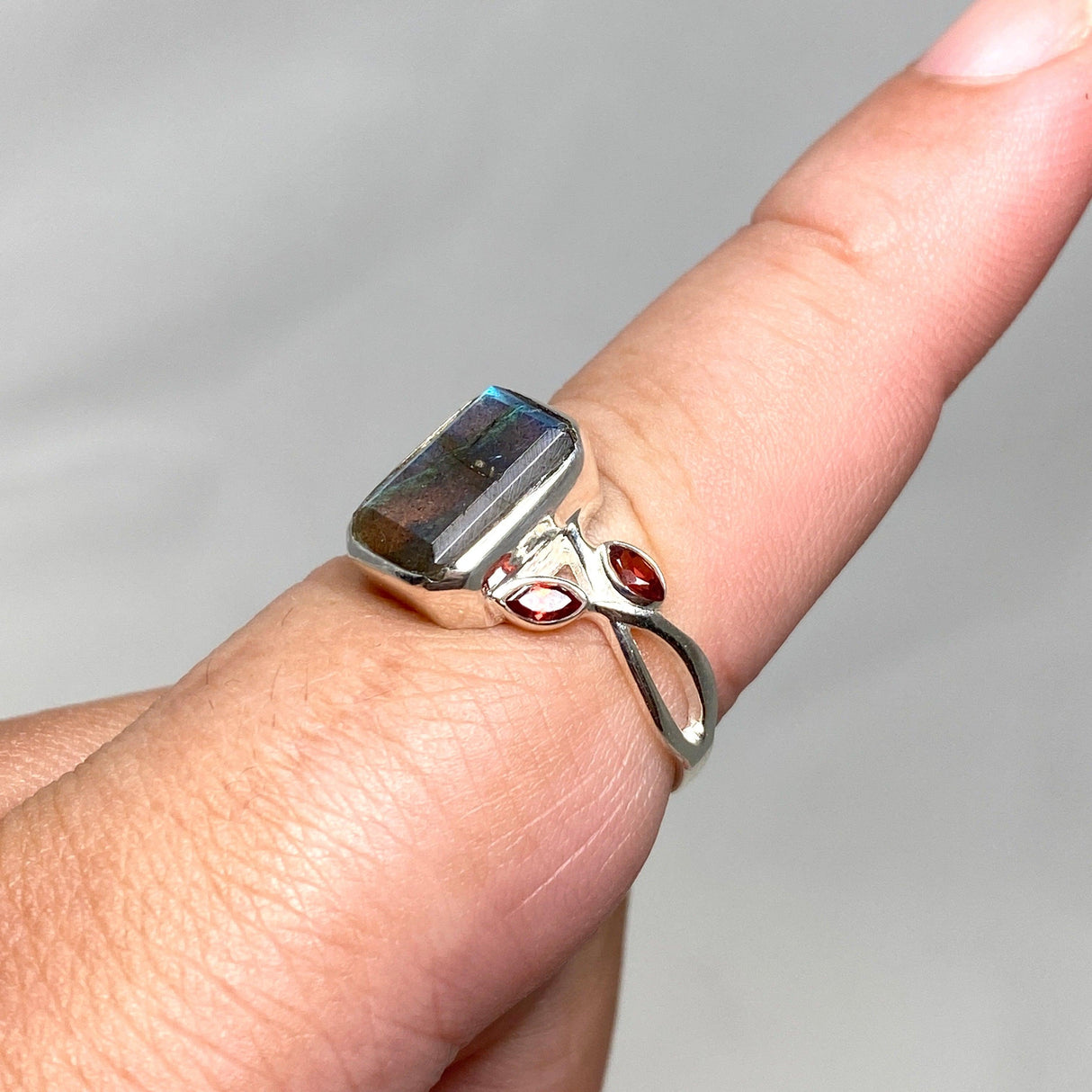 Labradorite Faceted Rectangular Multistone Ring with Botanical Details R3806 - Nature's Magick