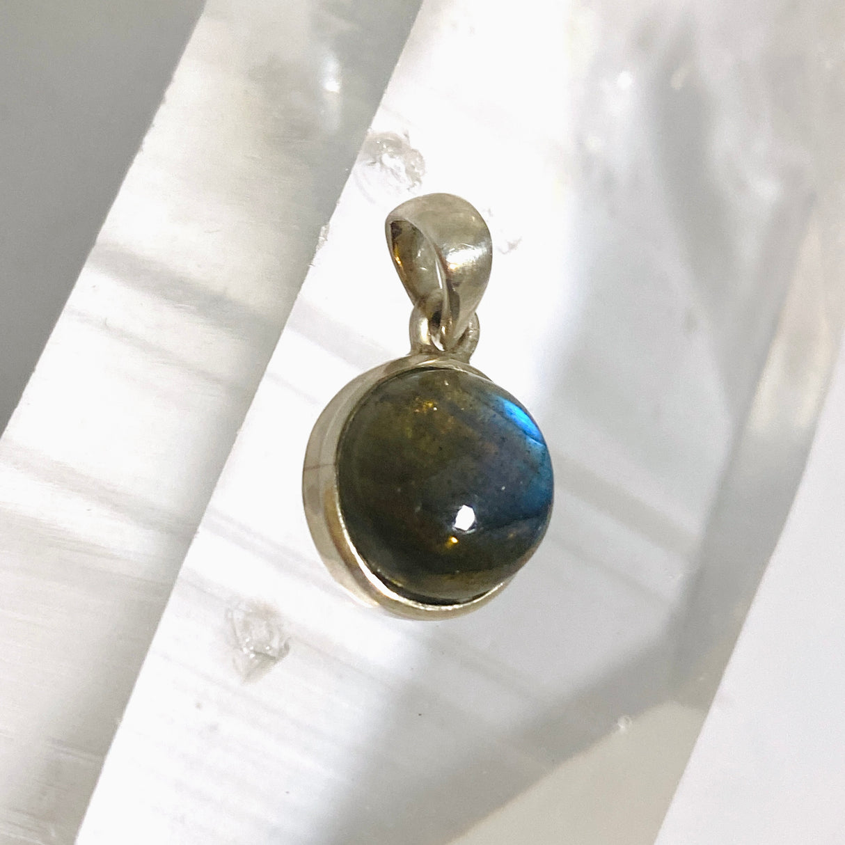 Labradorite Round Cabochon Pendant PPGJ1250