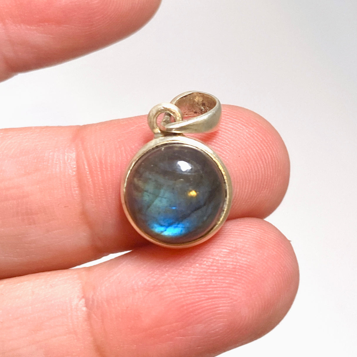 Labradorite Round Cabochon Pendant PPGJ1250