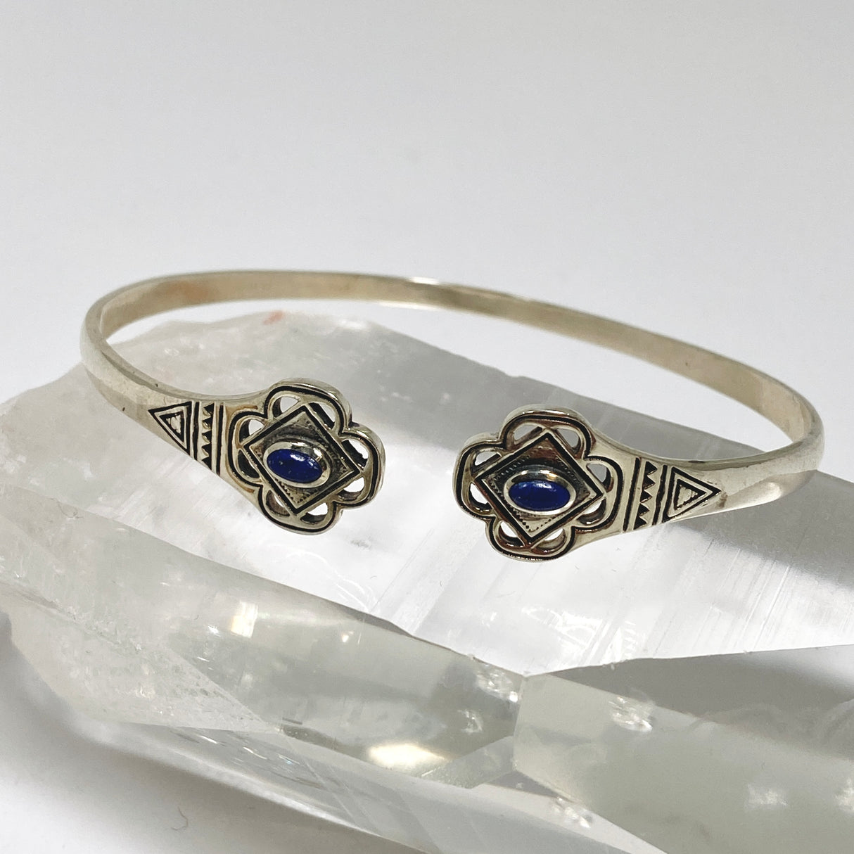 Lapis Lazuli Oval Cabochon Decorative Cuff Bangle PBGJ044