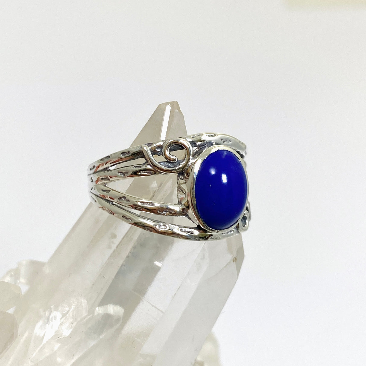 Lapis Lazuli Oval Cabochon Ring in a Decorative Setting R4025
