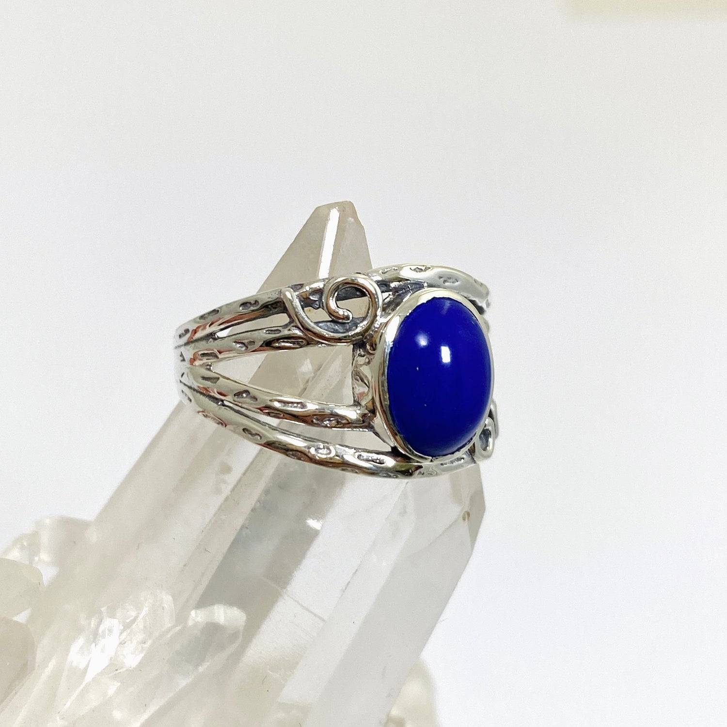 Lapis Lazuli Oval Cabochon Ring in a Decorative Setting R4025