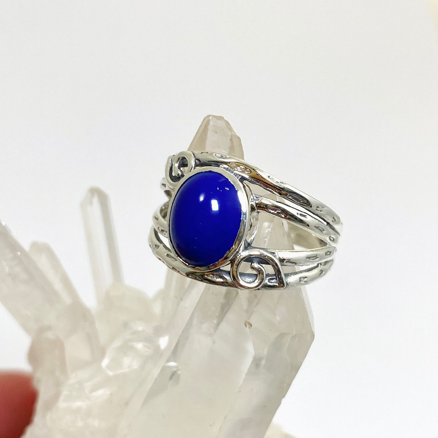 Lapis Lazuli Oval Cabochon Ring in a Decorative Setting R4025