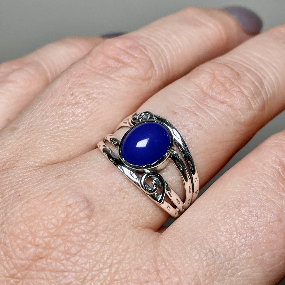 Lapis Lazuli Oval Cabochon Ring in a Decorative Setting R4025