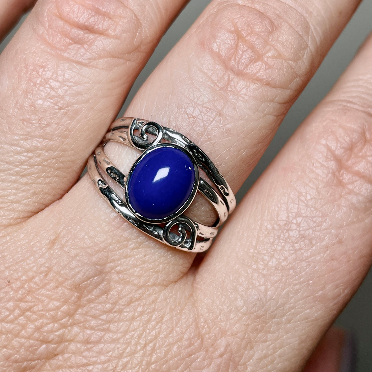 Lapis Lazuli Oval Cabochon Ring in a Decorative Setting R4025