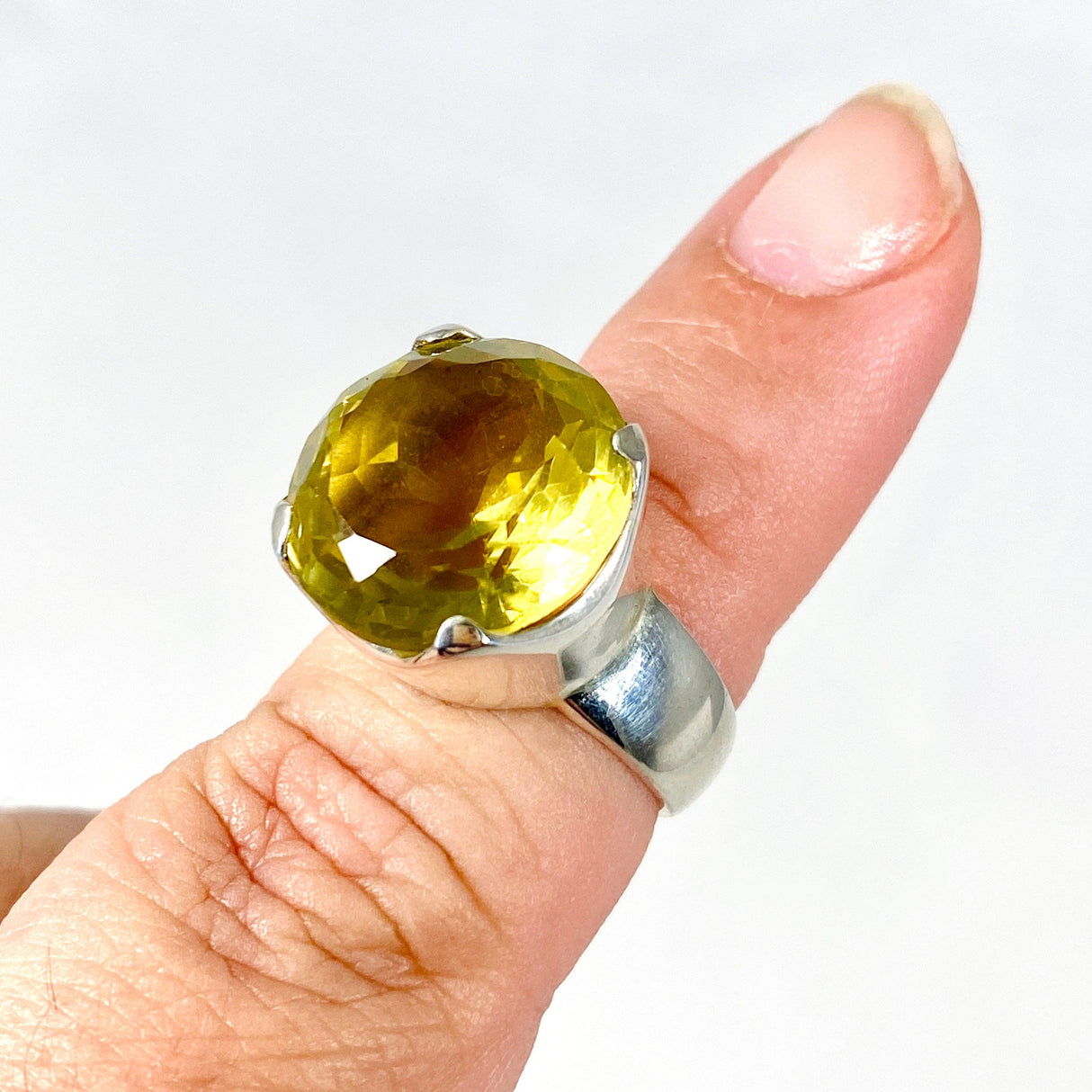 Lemon Quartz round faceted ring s.7 KRGJ2348 - Nature's Magick
