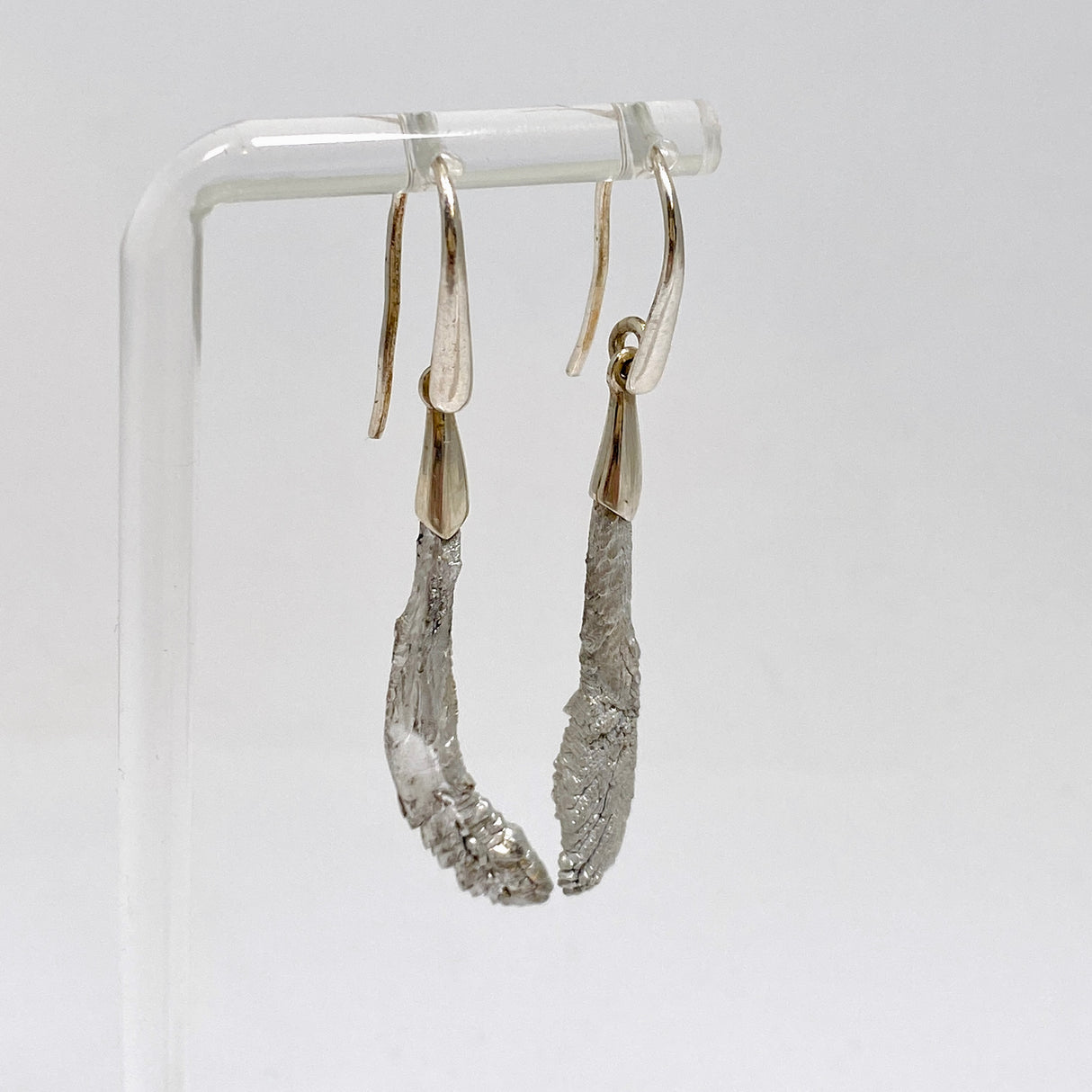 Magnesium Raw Crystal Earrings PEGJ342