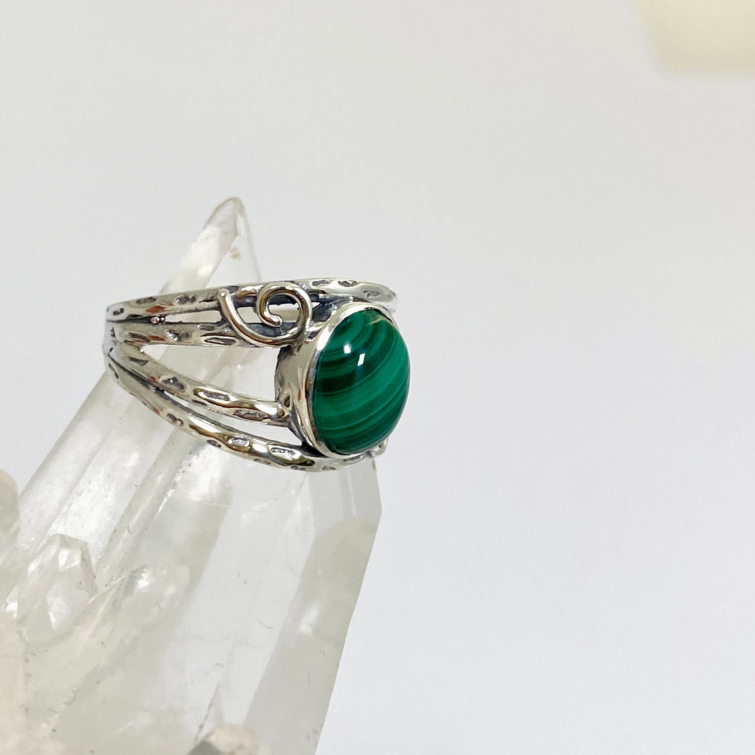 Malachite Oval Cabochon Ring in a Decorative Setting R4025