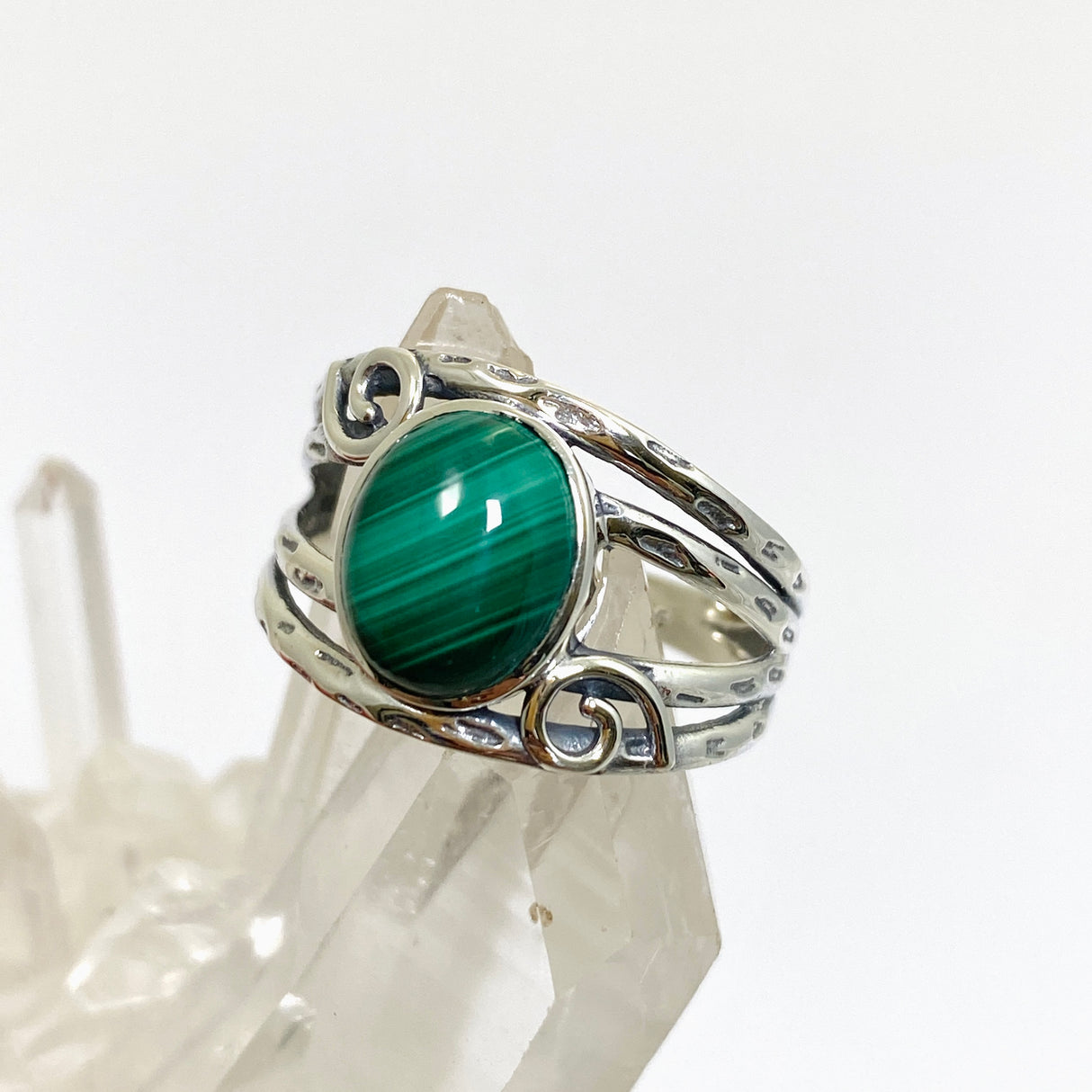 Malachite Oval Cabochon Ring in a Decorative Setting R4025