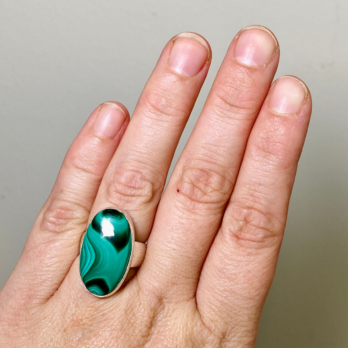 Malachite Oval Cabochon Ring Size 6 KRGJ3366