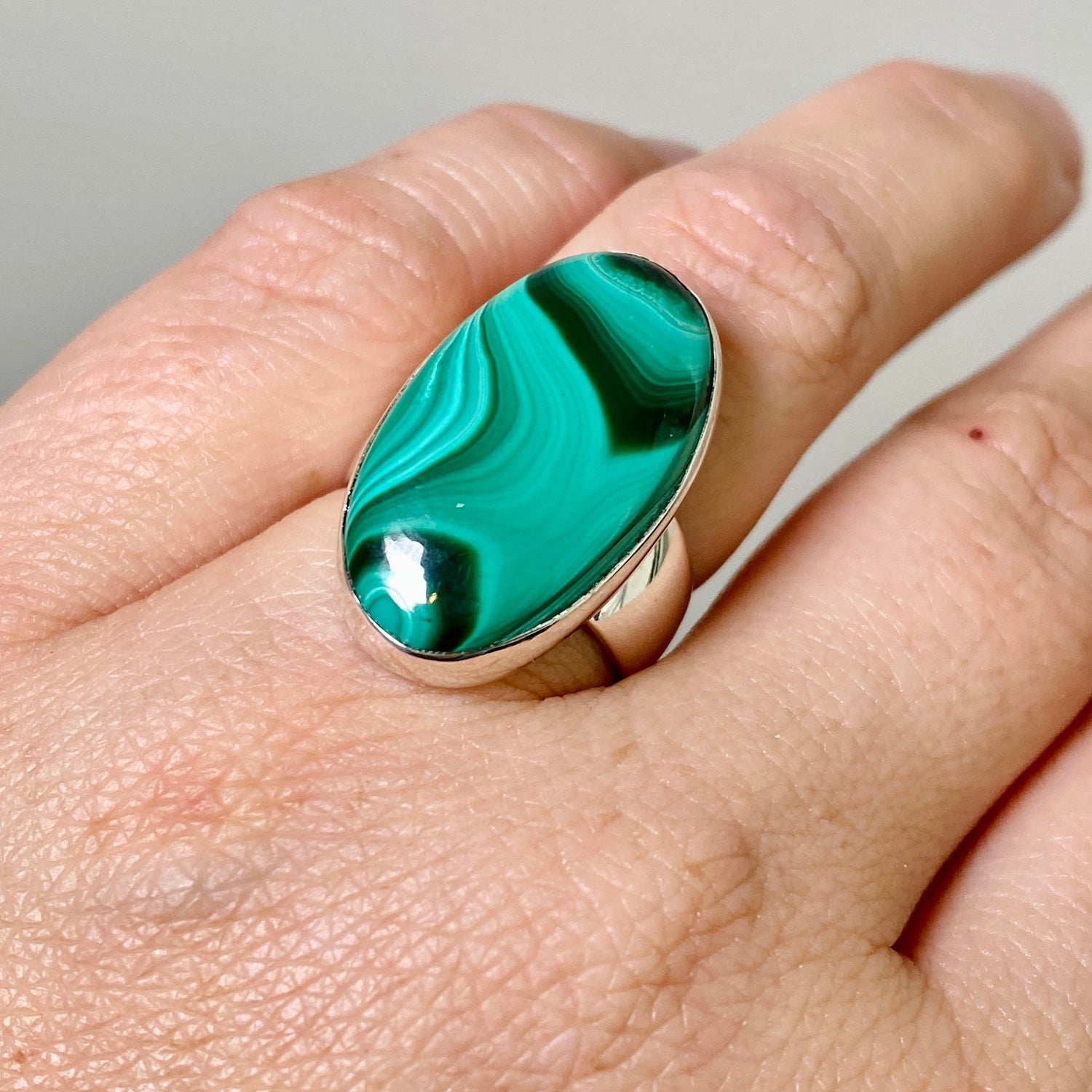 Malachite Oval Cabochon Ring Size 6 KRGJ3366