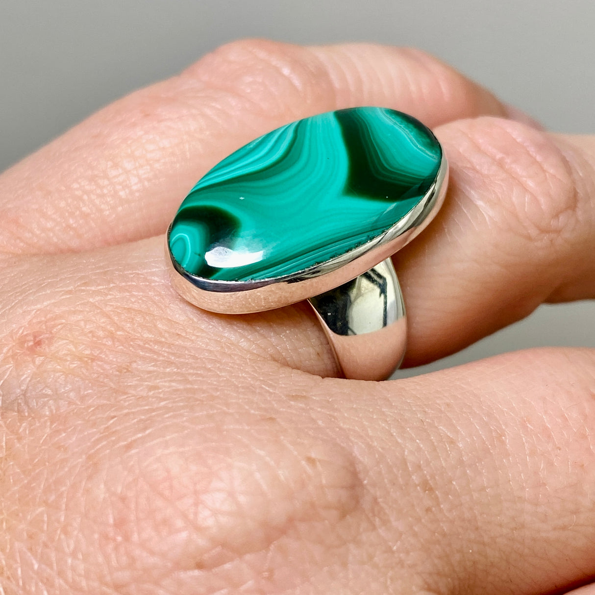 Malachite Oval Cabochon Ring Size 6 KRGJ3366