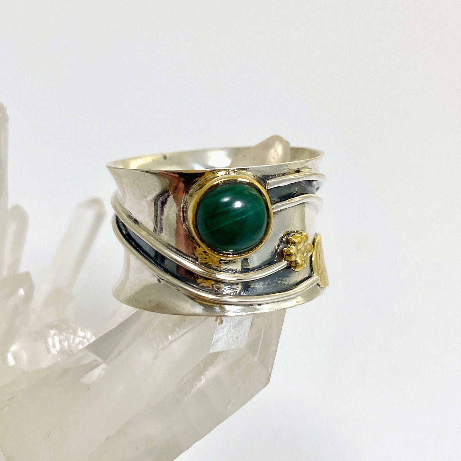 Malachite Round Cabochon Ring in a Decorative Setting R4198