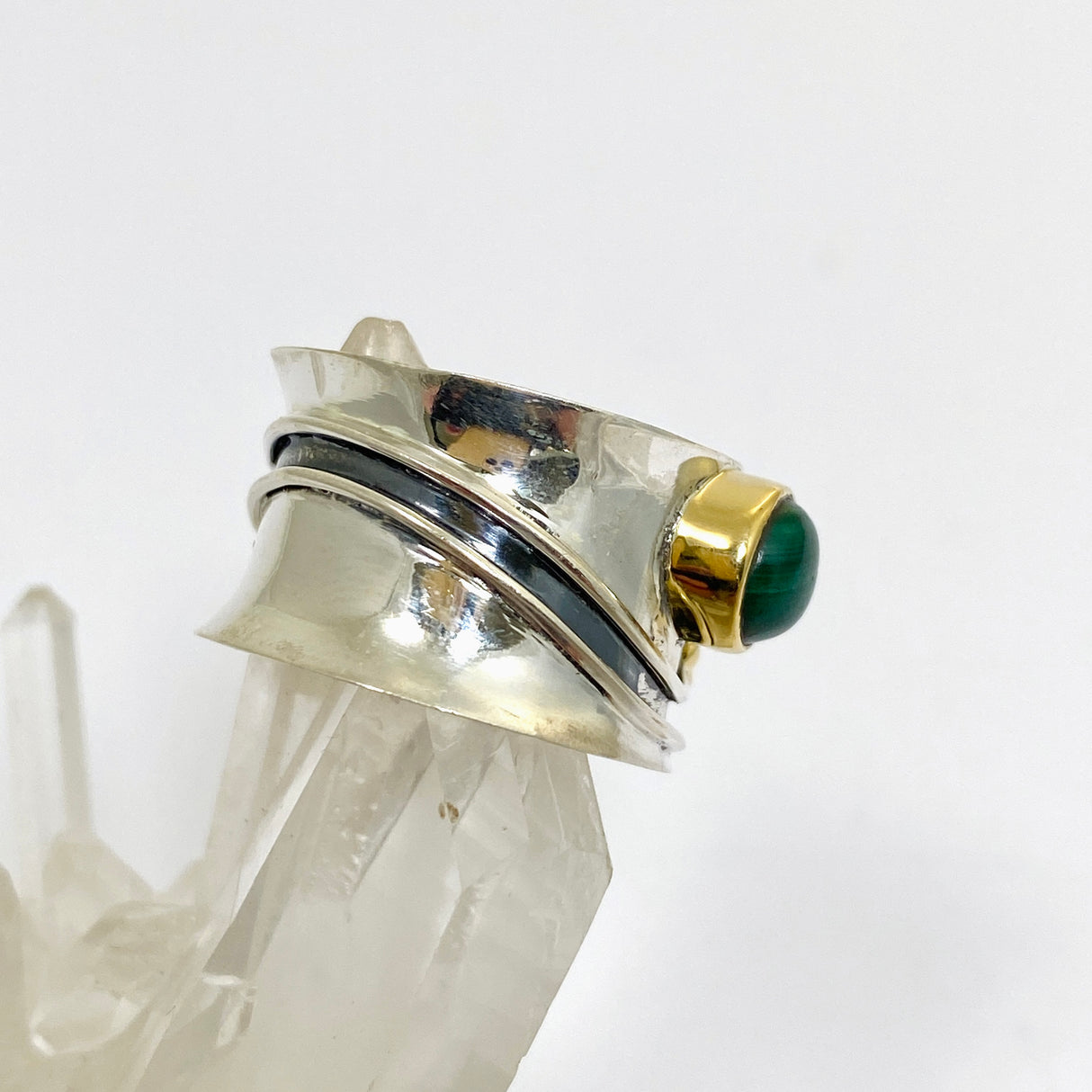 Malachite Round Cabochon Ring in a Decorative Setting R4198