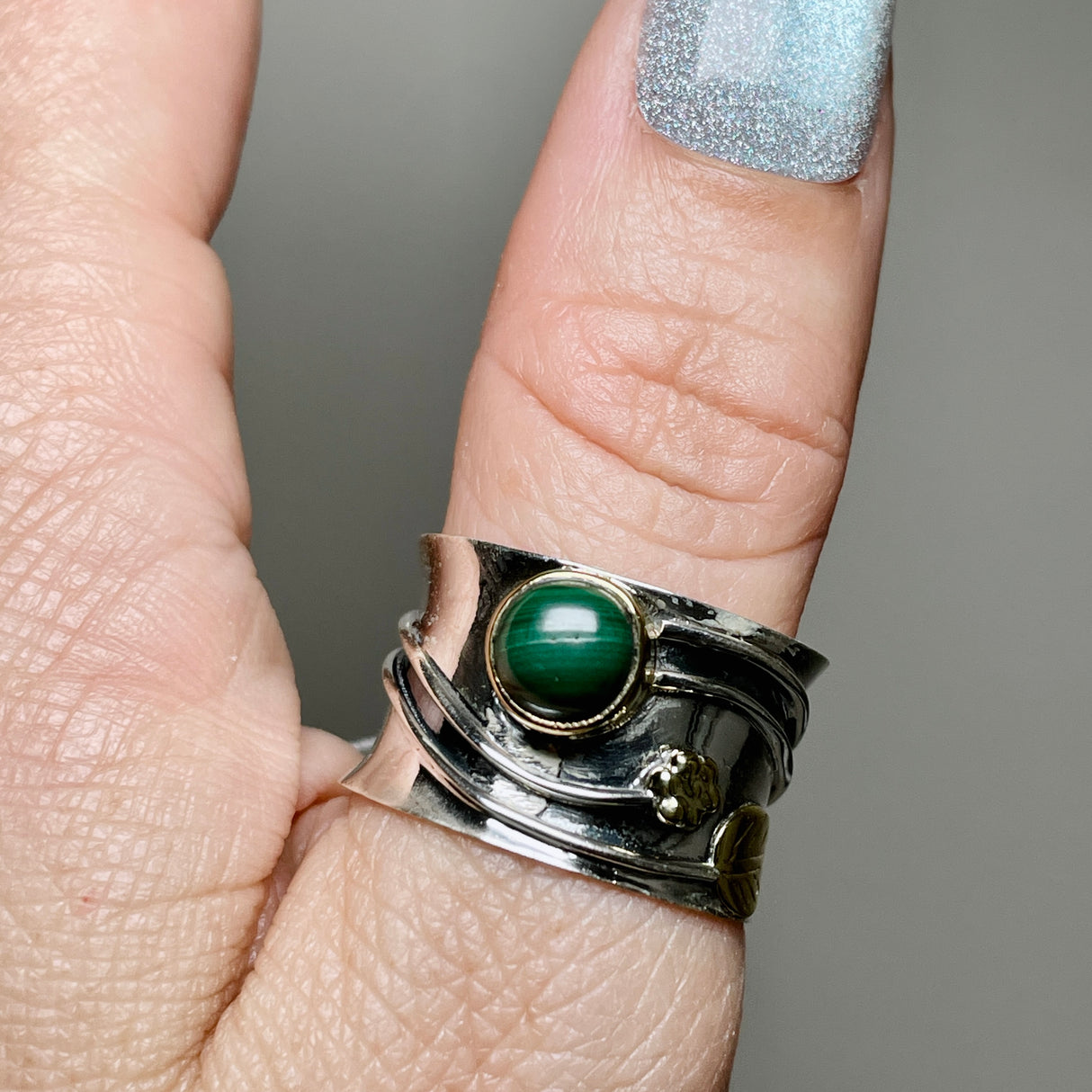 Malachite Round Cabochon Ring in a Decorative Setting R4198