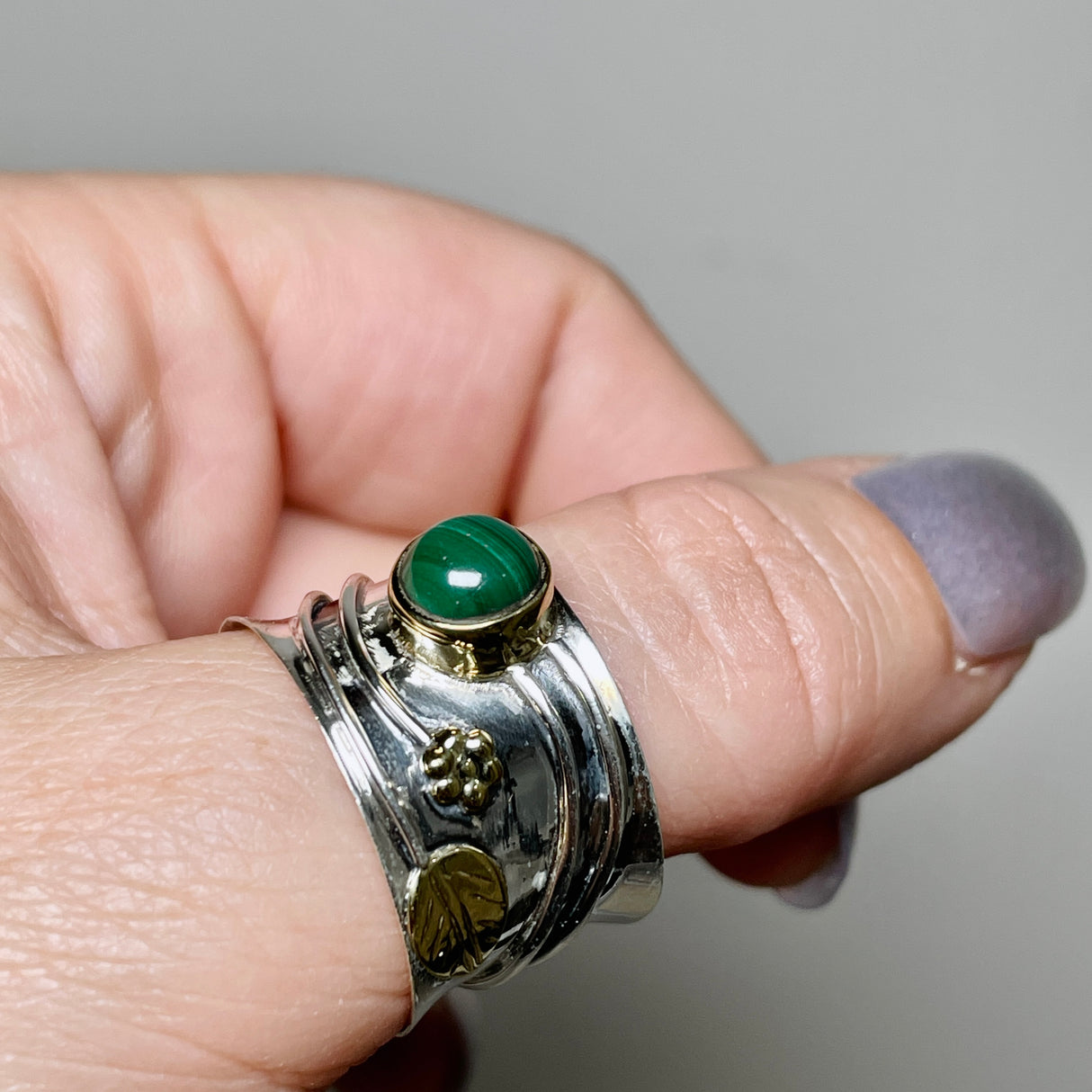 Malachite Round Cabochon Ring in a Decorative Setting R4198