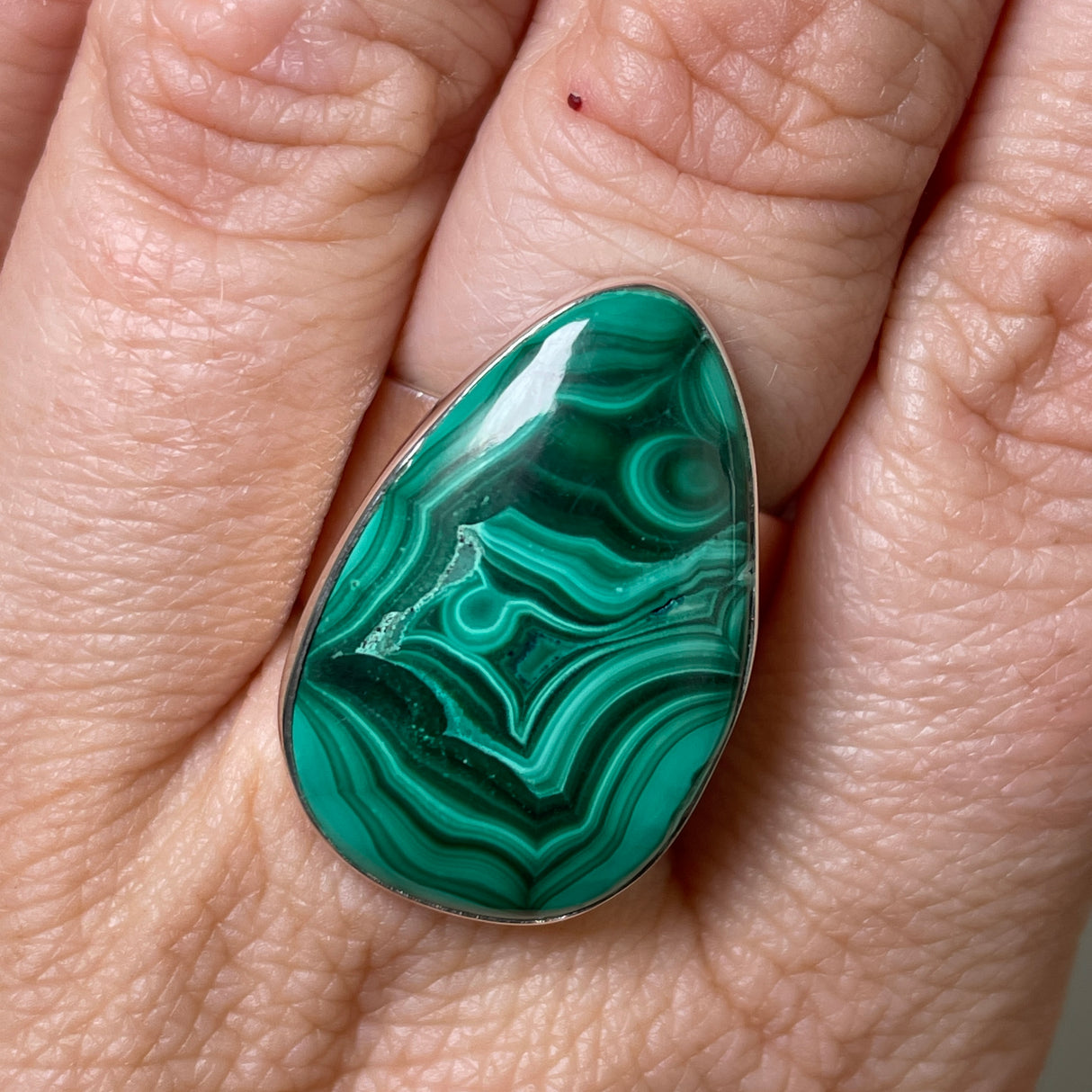Malachite Teardrop Cabochon Ring Size 8 KRGJ3367
