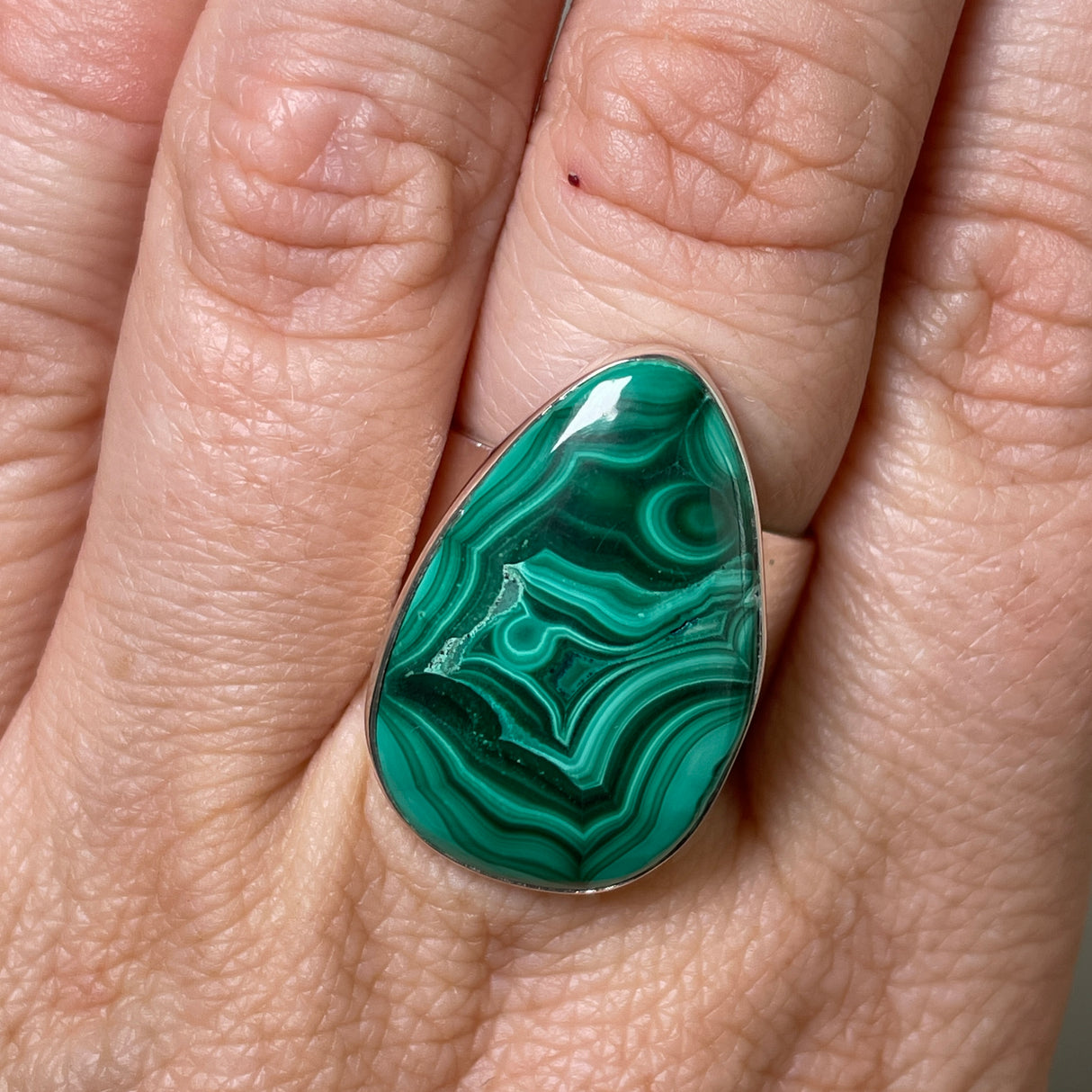 Malachite Teardrop Cabochon Ring Size 8 KRGJ3367