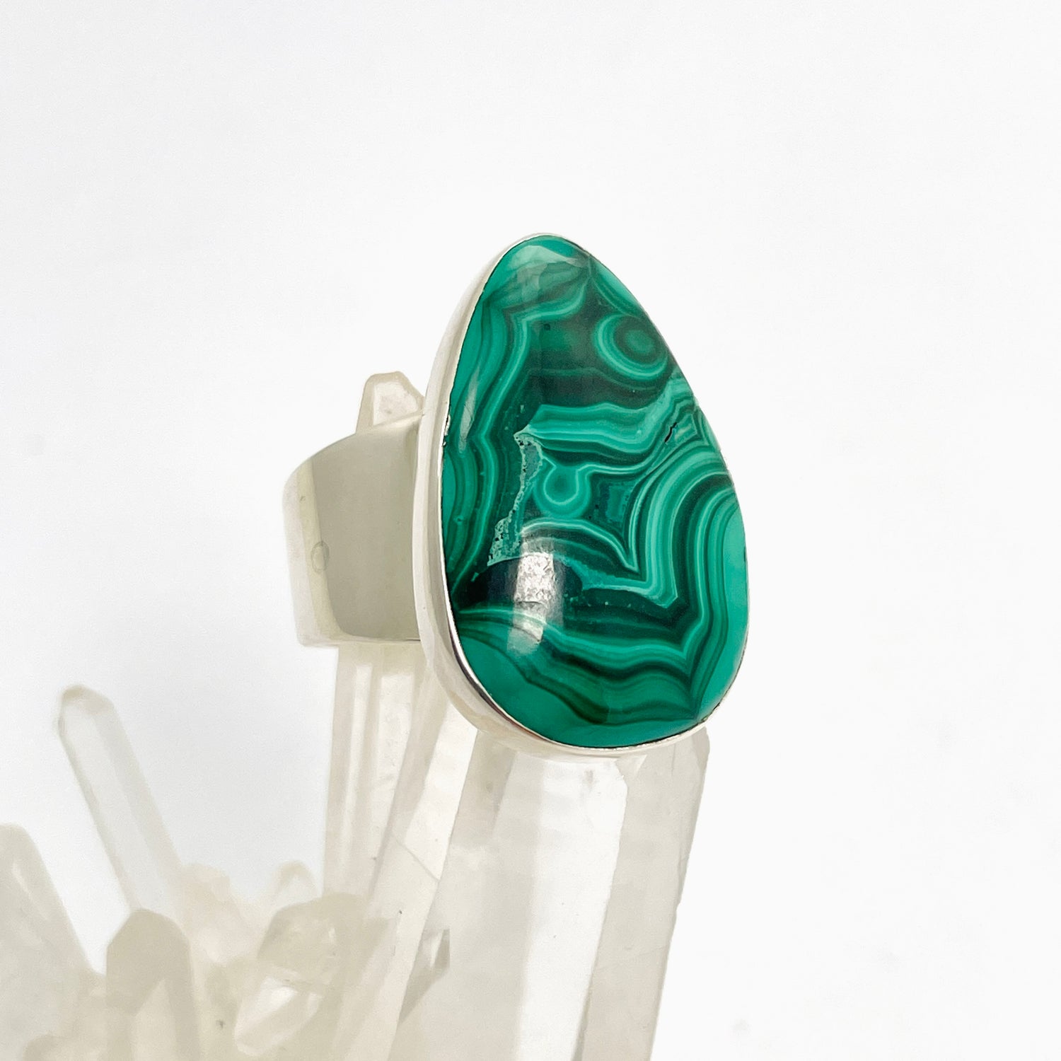 Malachite Teardrop Cabochon Ring Size 8 KRGJ3367