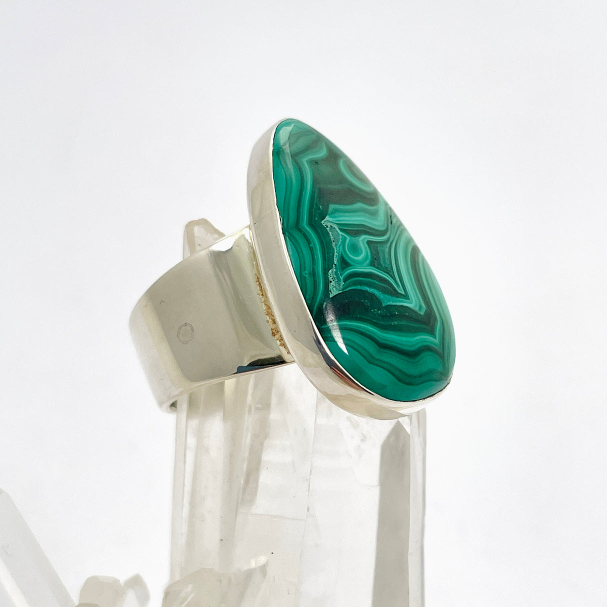 Malachite Teardrop Cabochon Ring Size 8 KRGJ3367