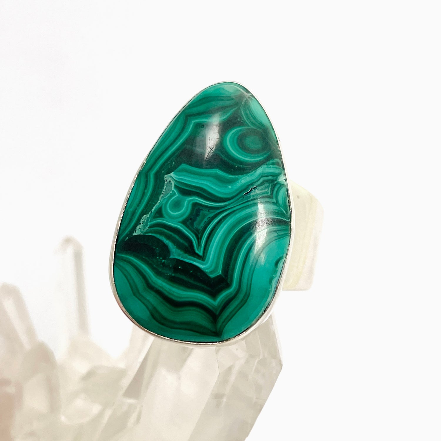 Malachite Teardrop Cabochon Ring Size 8 KRGJ3367