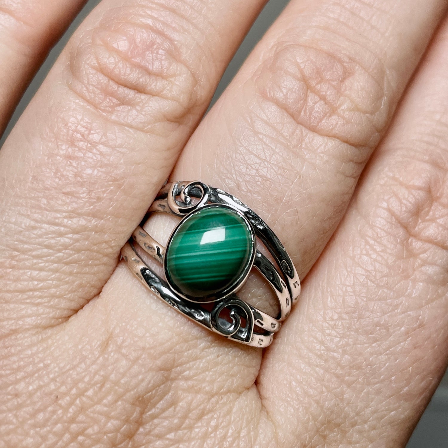 Malachite Oval Cabochon Ring in a Decorative Setting R4025