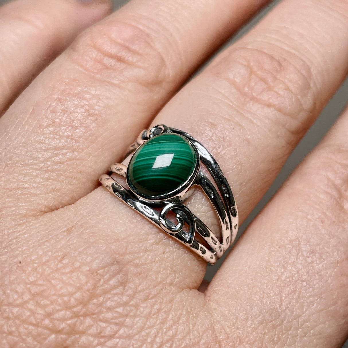 Malachite Oval Cabochon Ring in a Decorative Setting R4025