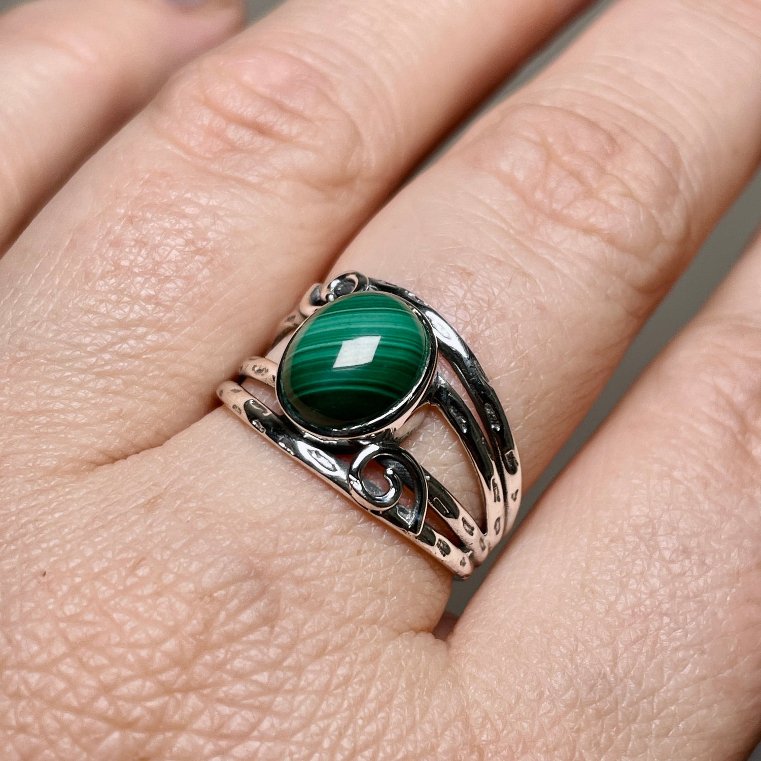 Malachite Oval Cabochon Ring in a Decorative Setting R4025