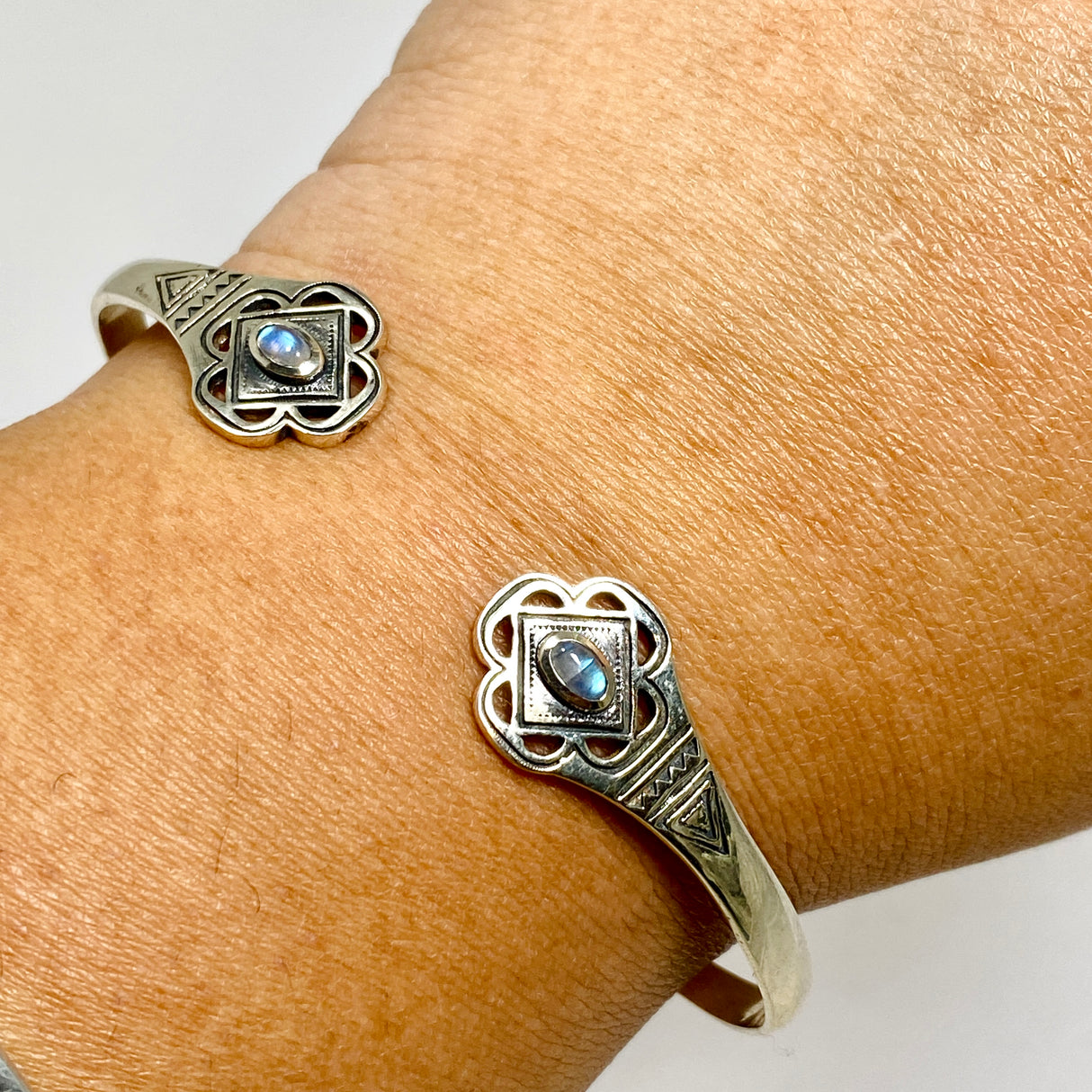 Moonstone Oval Cabochon Decorative Cuff Bangle PBGJ043