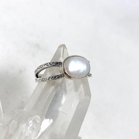 Pearl Oval Decorative Split Band Ring R3861 - Nature's Magick