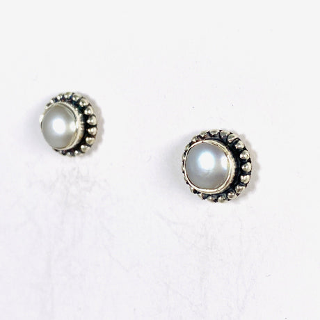 Pearl studs S250 - Nature's Magick