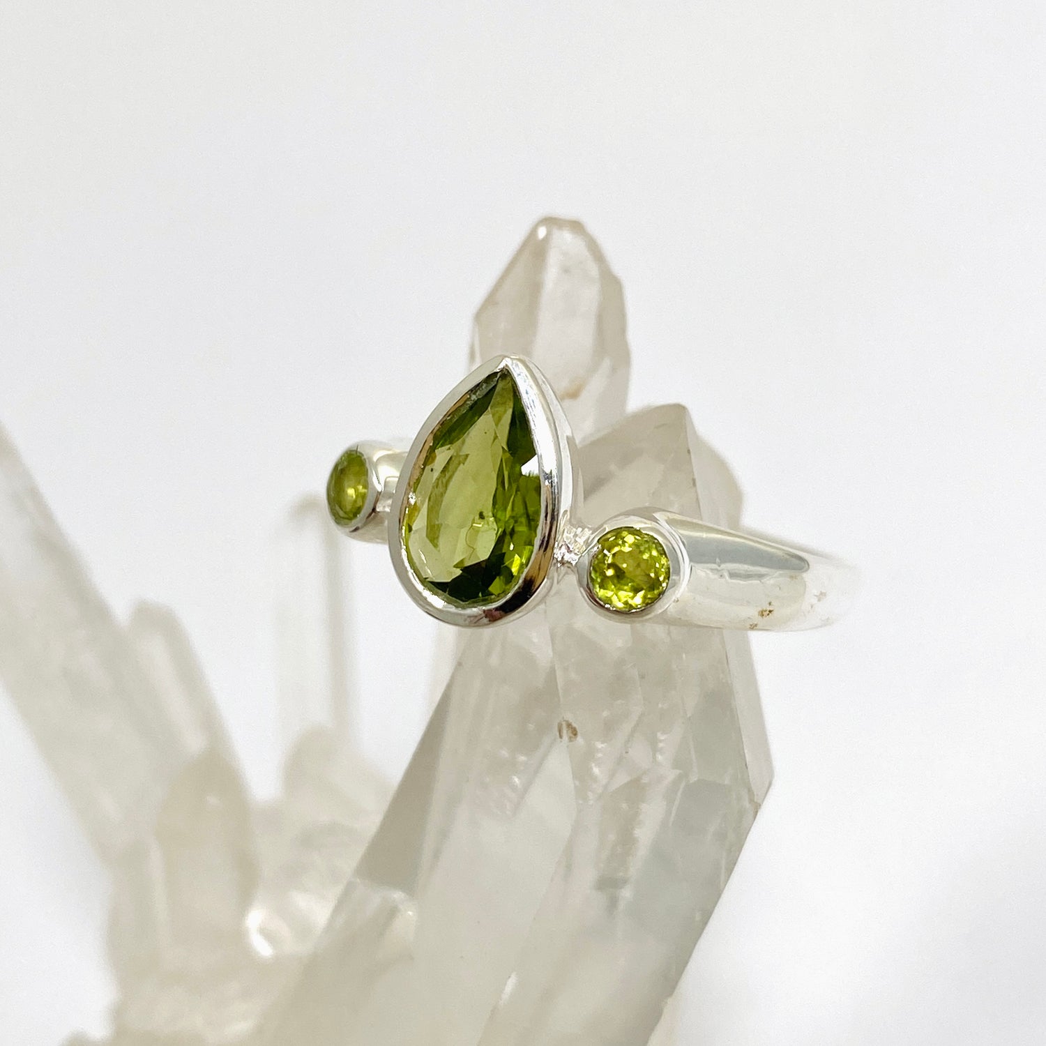 Peridot Faceted Gemstone Teardrop Ring with Accent Stones R3668