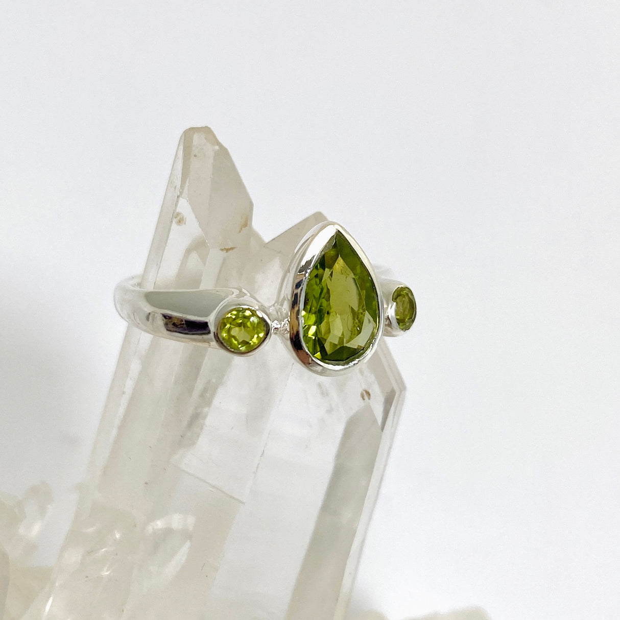 Peridot Faceted Gemstone Teardrop Ring with Accent Stones R3668