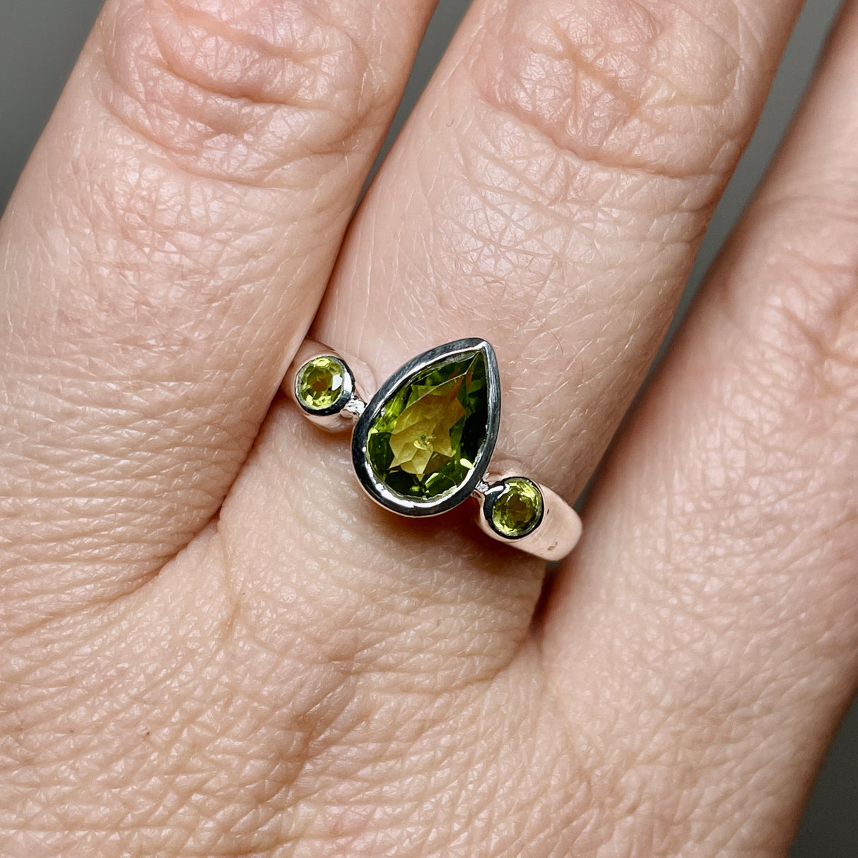 Peridot Faceted Gemstone Teardrop Ring with Accent Stones R3668