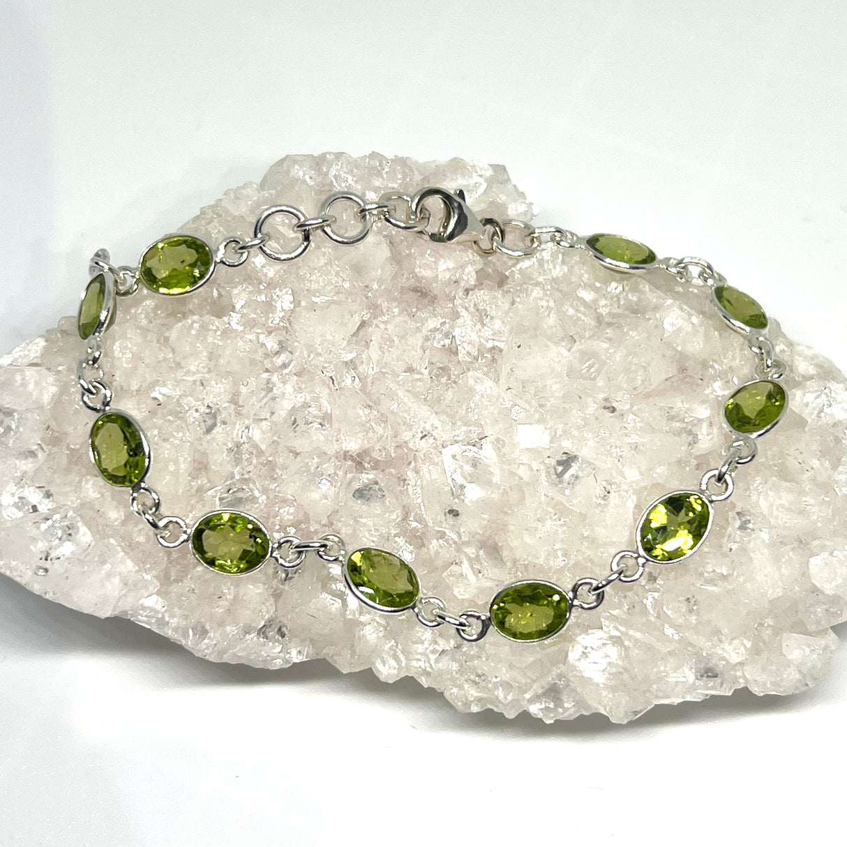 Peridot Bezel-Set Gemstone Bracelet – Faceted Teardrop or Oval (Sterling Silver) PBGJ020