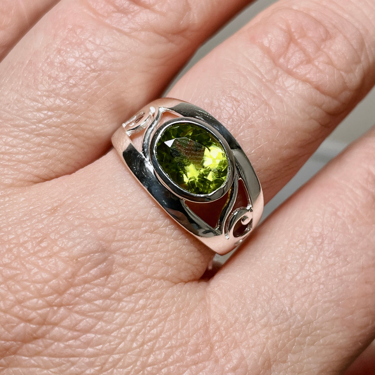 Peridot Oval Faceted Boho Decorative Ring R3820