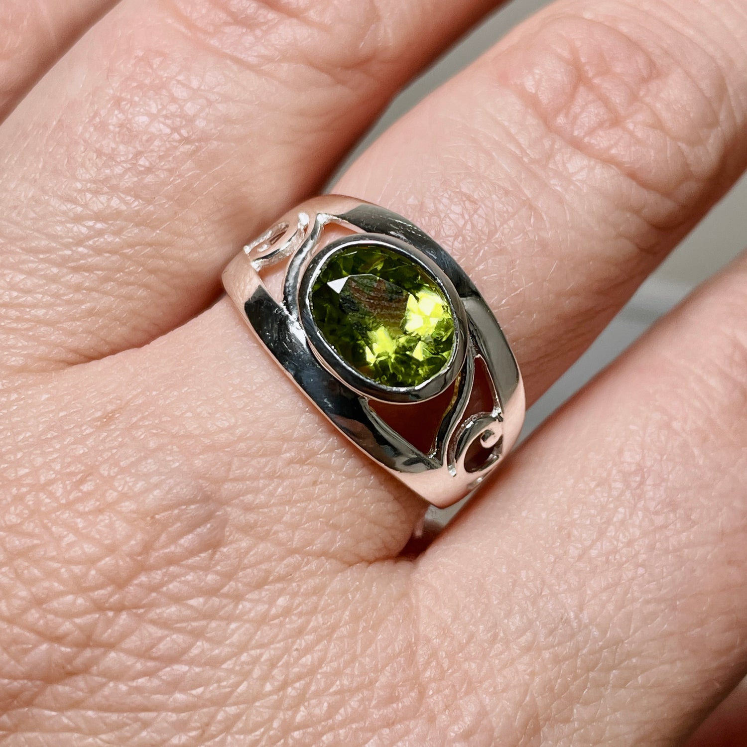 Peridot Oval Faceted Boho Decorative Ring R3820