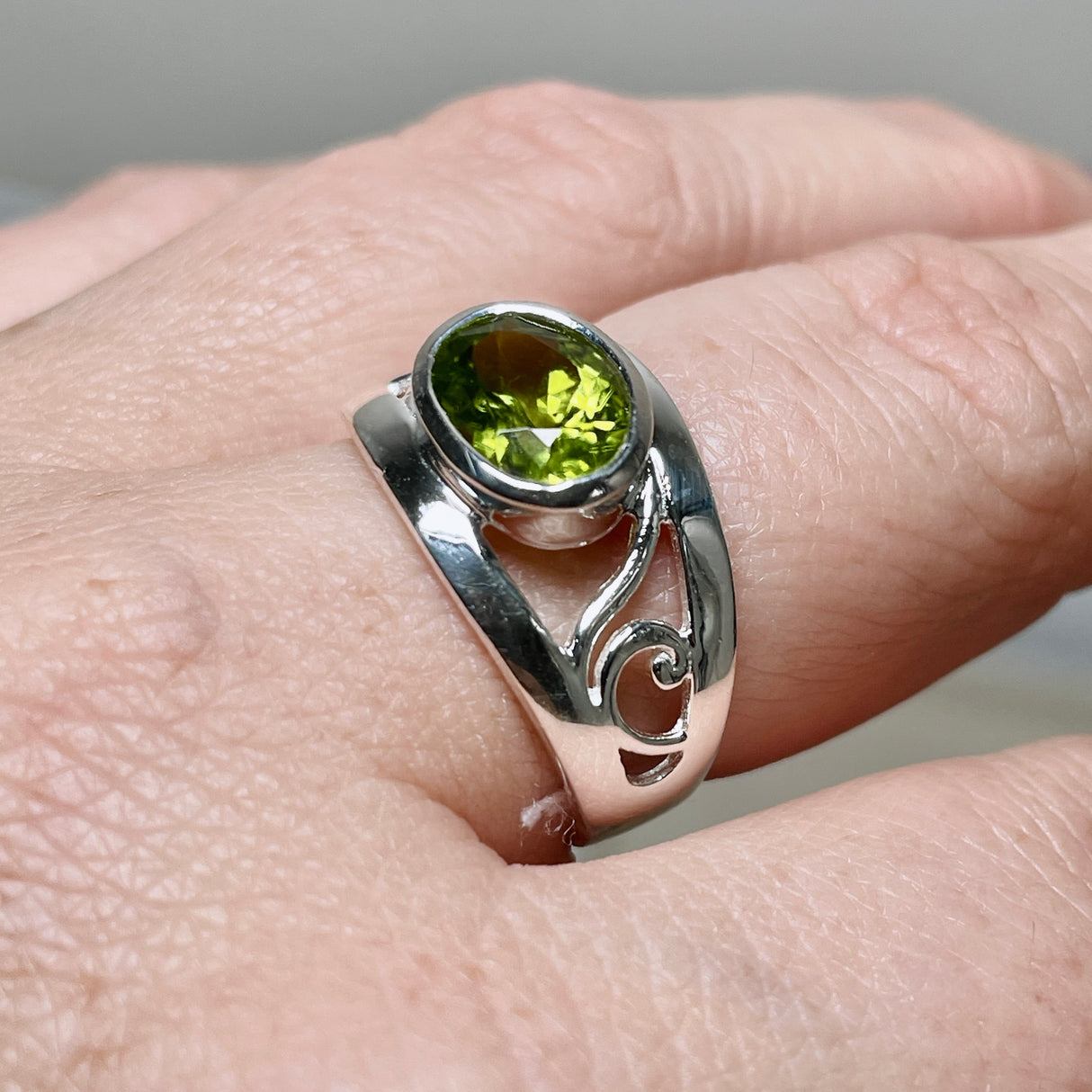 Peridot Oval Faceted Boho Decorative Ring R3820