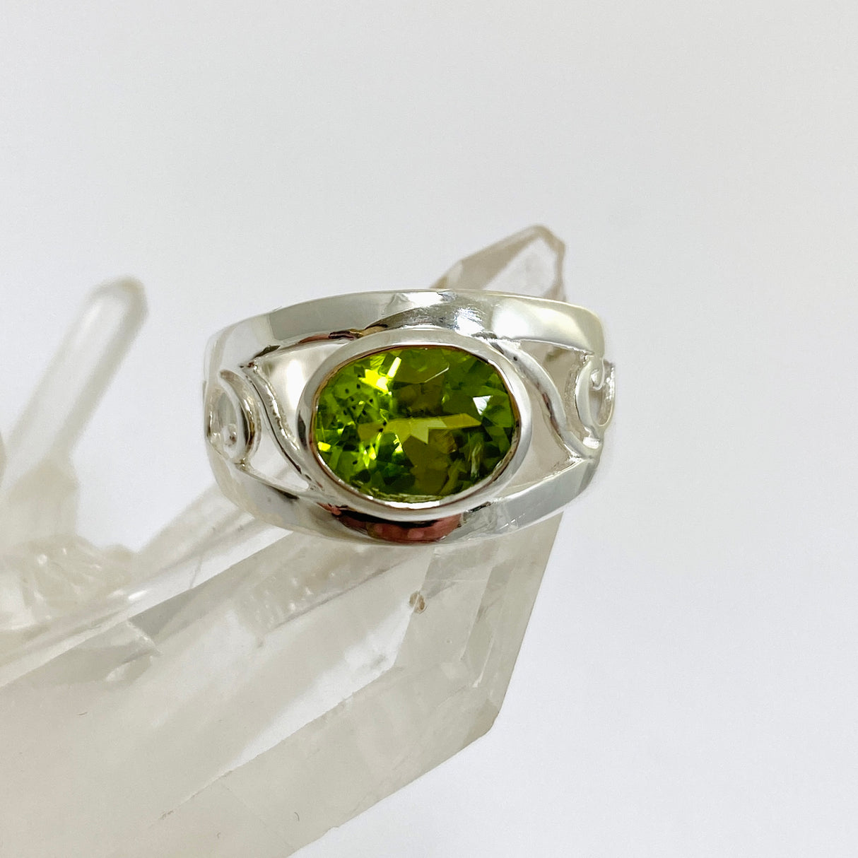Peridot Oval Faceted Boho Decorative Ring R3820